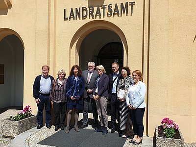 Landrat Matthias Damm mit den Teilnehmerinnen und Teilnehmern des Erfahrungsaustausches
Foto: Katrin Harthun