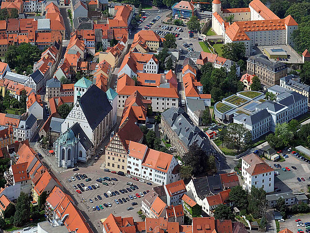 Blick aus der Luft auf die Stadt Freiberg