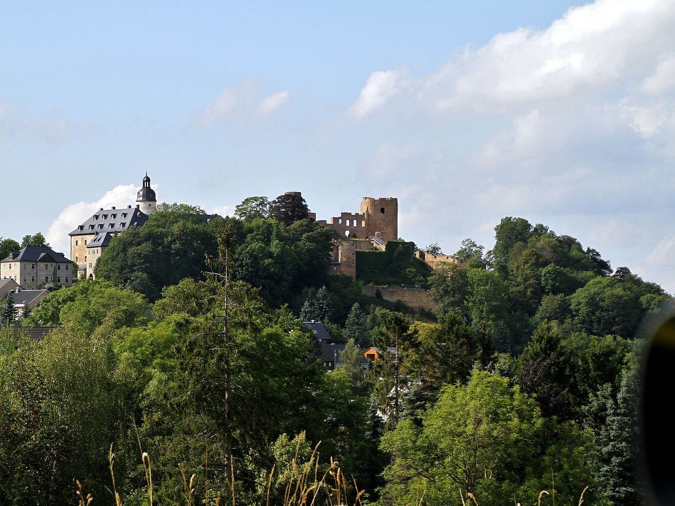 Schlossruine Frauenstein auf einem Hügel