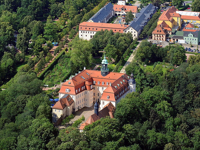 Schloss Lichtenwalde aus der Vogelpersüektive